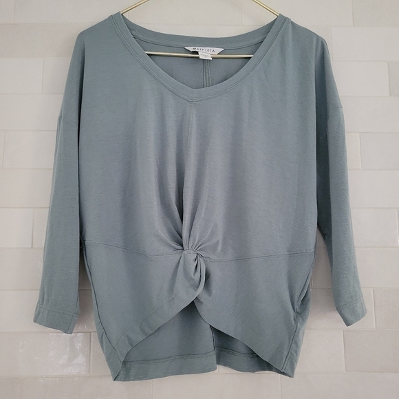 NWOT Athleta Embody Twist-Front 3/4 Sleeve Green Athletic Top Sage Green NEW - Picture 3 of 9